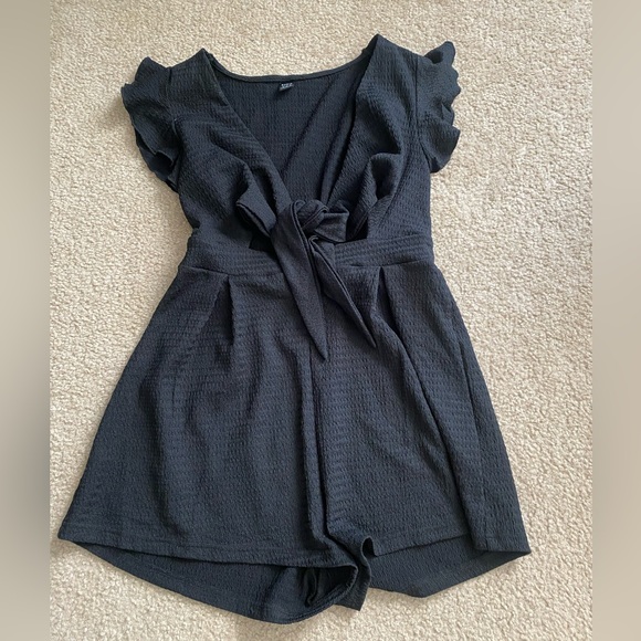 Front wrap romper - Picture 1 of 3